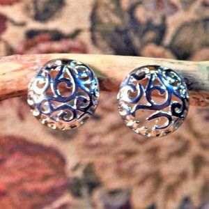 <3 Delicate Scrolled Post Earrings  <3